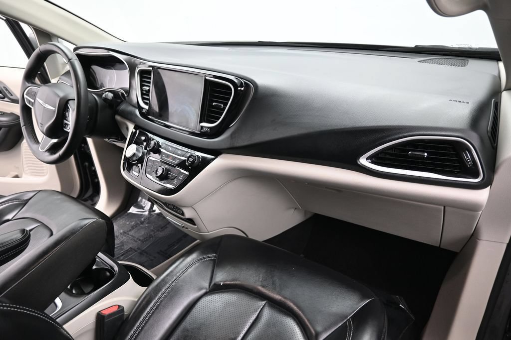Used 2023 Chrysler Pacifica Touring-L FWD image 20
