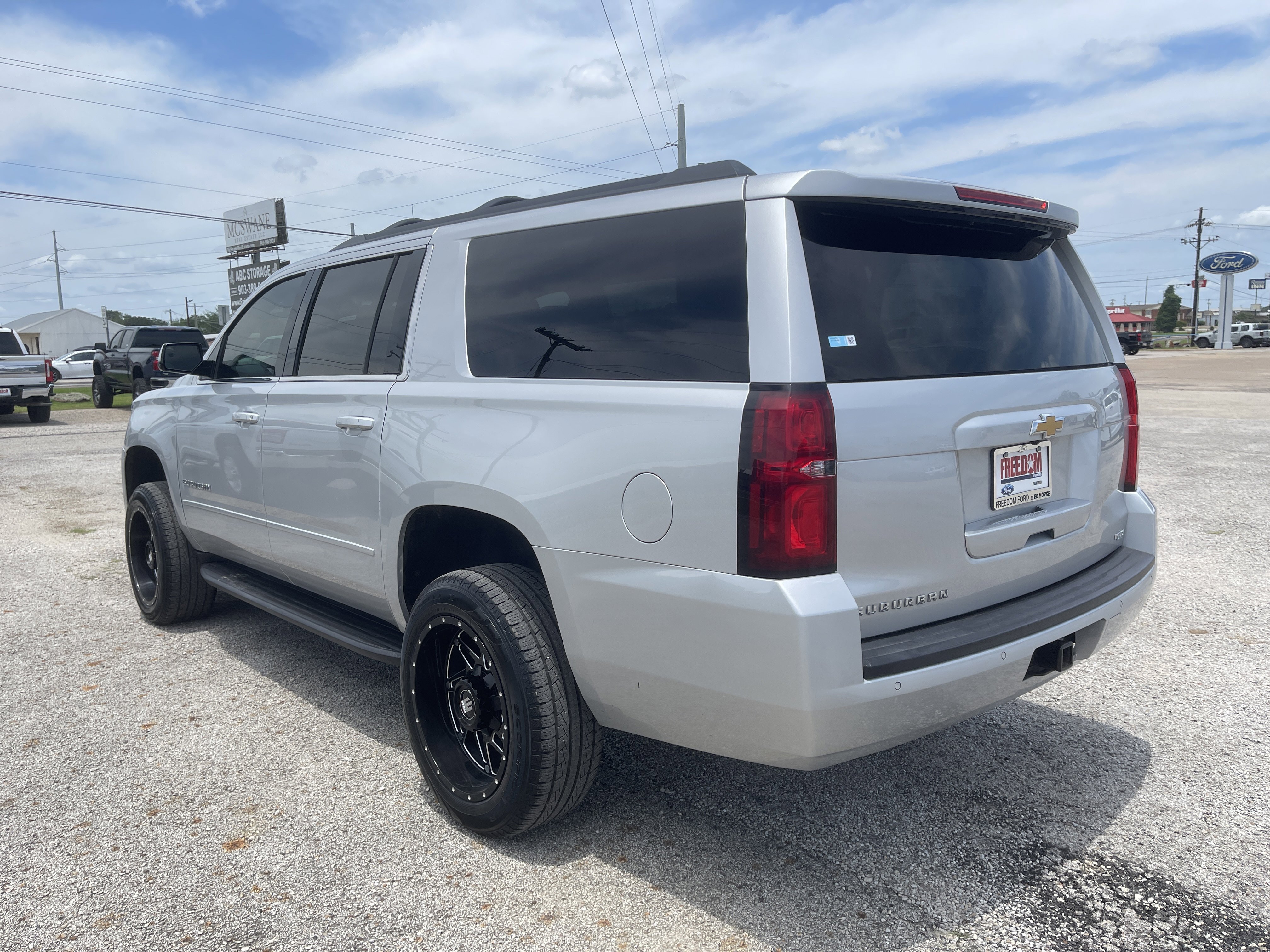 Used 2019 Chevrolet Suburban LS w/ All-Season Package RWD image 6