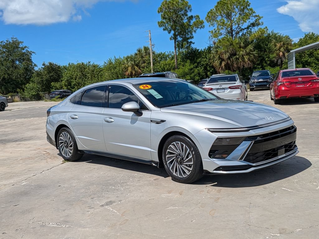 Used 2024 Hyundai Sonata SEL FWD image 2