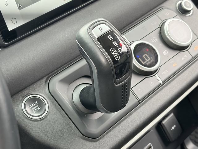 Used 2023 Land Rover Defender 90 SE image 13