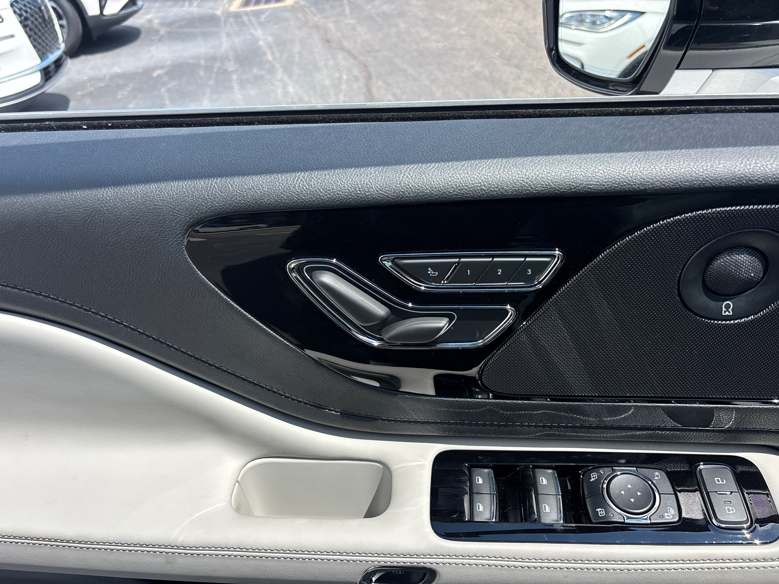 New 2026 Lincoln Aviator Reserve w/ Illumination Package AWD/4WD image 12