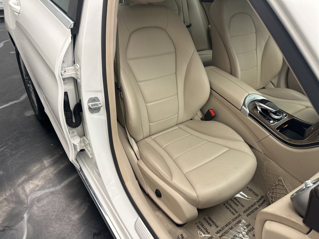 Used 2015 Mercedes-Benz C 300 Sedan w/ Luxury Package image 9