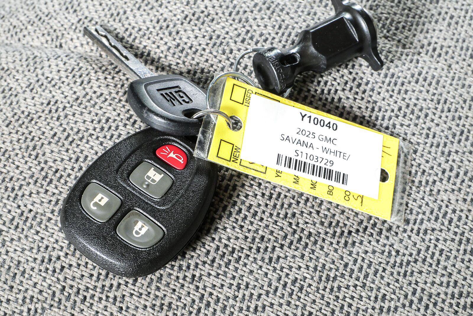 Used 2025 GMC Savana 3500 LT w/ LT Preferred Equipment Group RWD image 33