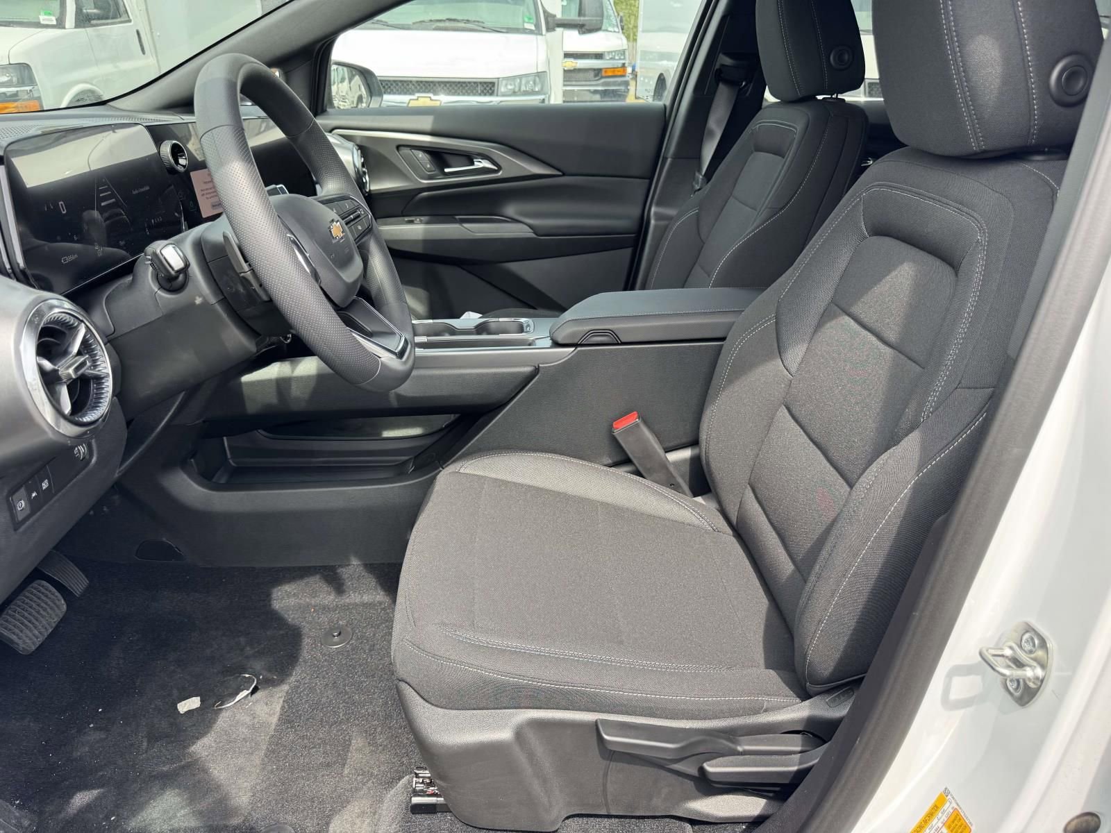 New 2026 Chevrolet Equinox EV LT image 24