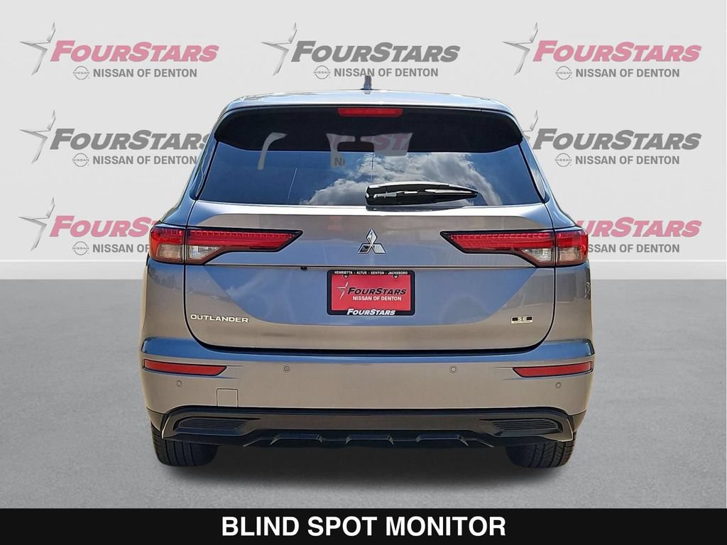 Used 2024 Mitsubishi Outlander SE Black Edition FWD image 5