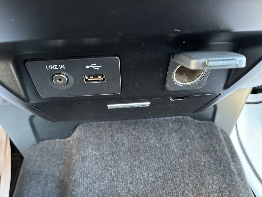 Used 2015 Ford F150 XLT image 11