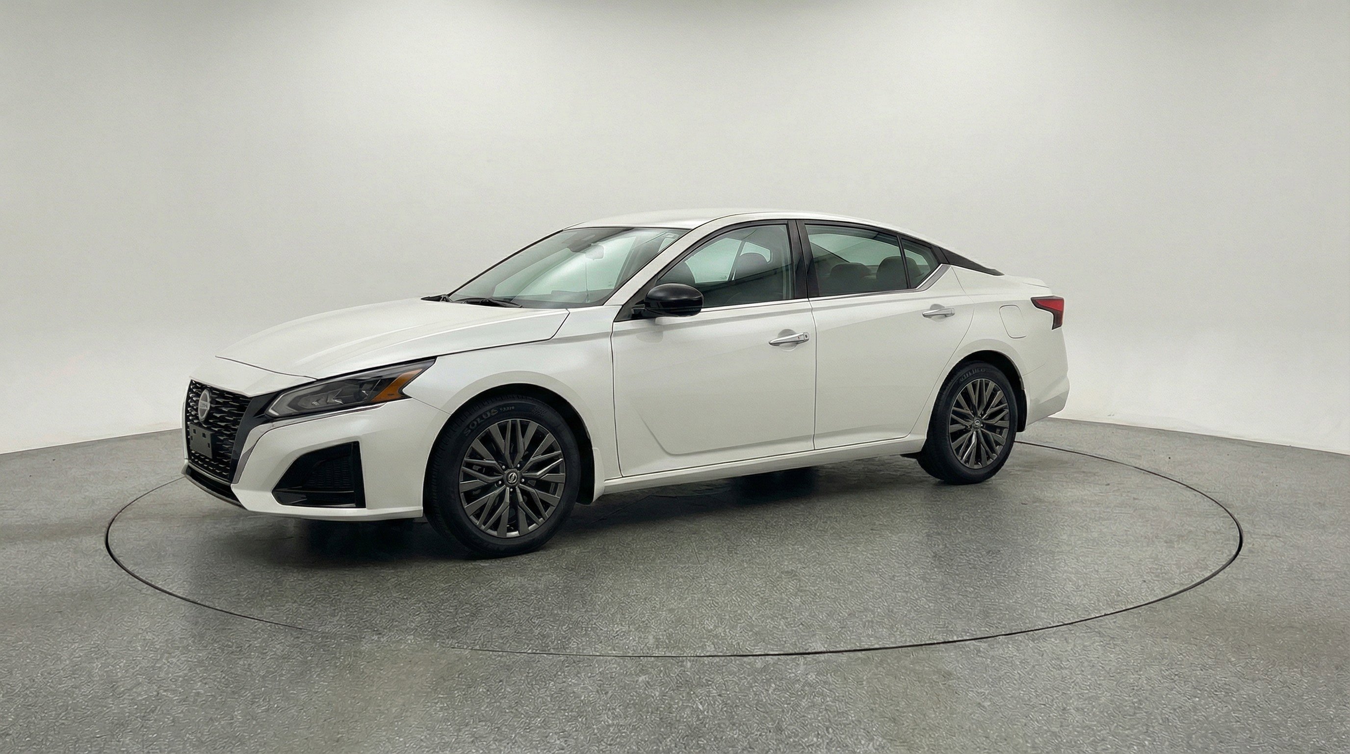 Used 2025 Nissan Altima 2.5 SV image 3