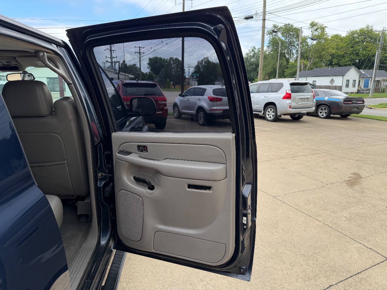 Used 2006 Chevrolet Avalanche Z71 w/ Sun And Sound Package AWD/4WD image 15