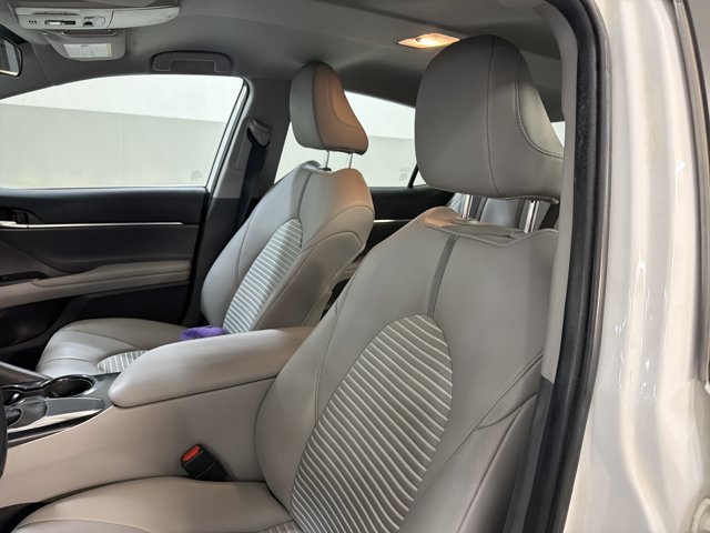 Used 2020 Toyota Camry SE w/ Carpet Mat Package FWD image 5