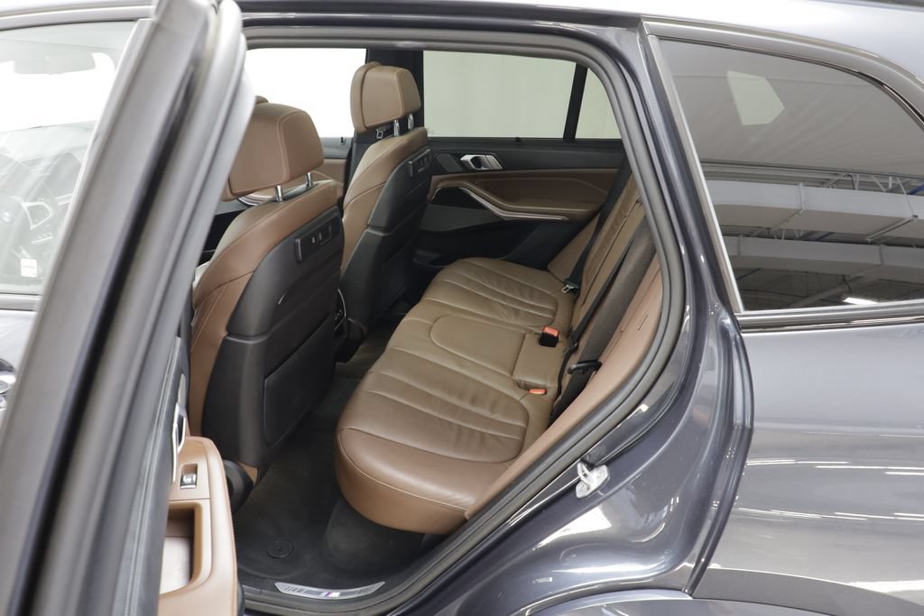 Used 2019 BMW X5 xDrive50i w/ M Sport Package AWD/4WD image 16