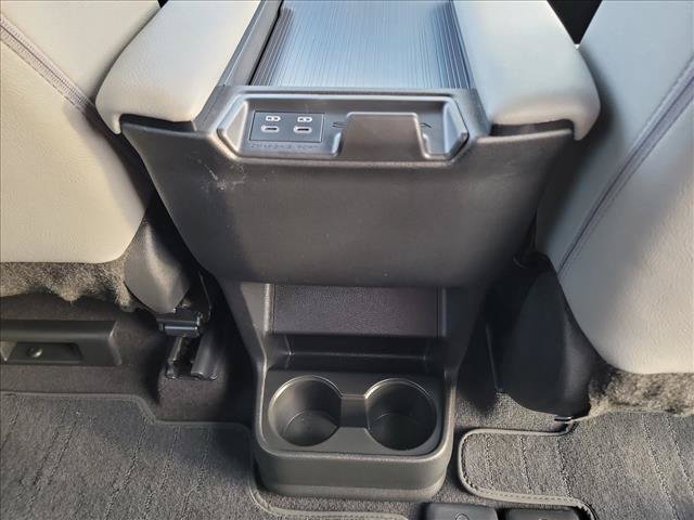 Used 2026 Toyota Sienna XLE FWD image 15