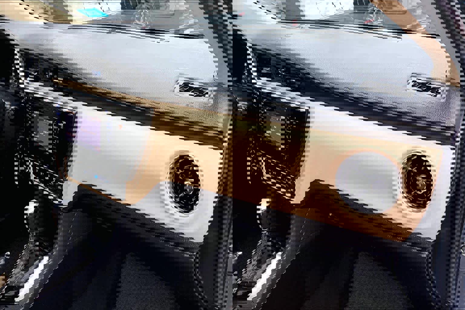 Used 2017 Toyota Corolla LE image 17