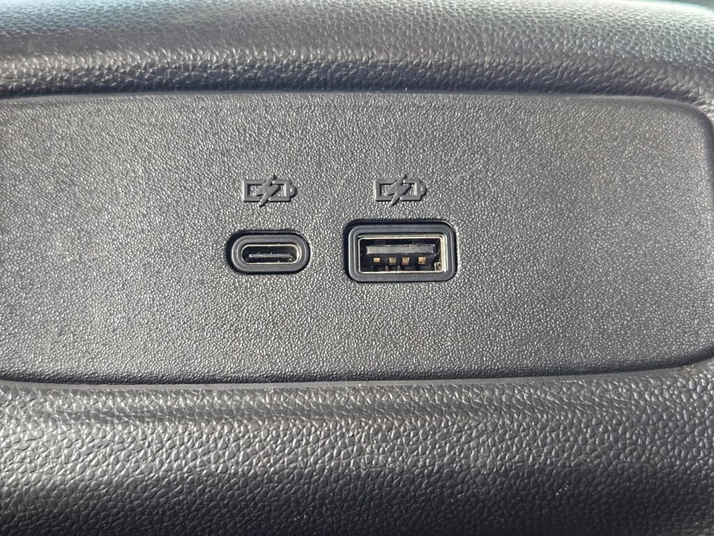 Used 2025 Chevrolet Trax LT FWD image 14