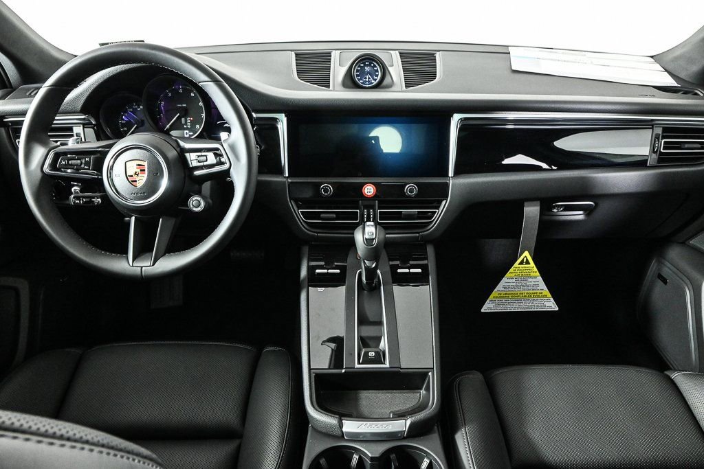Certified 2026 Porsche Macan AWD/4WD image 21