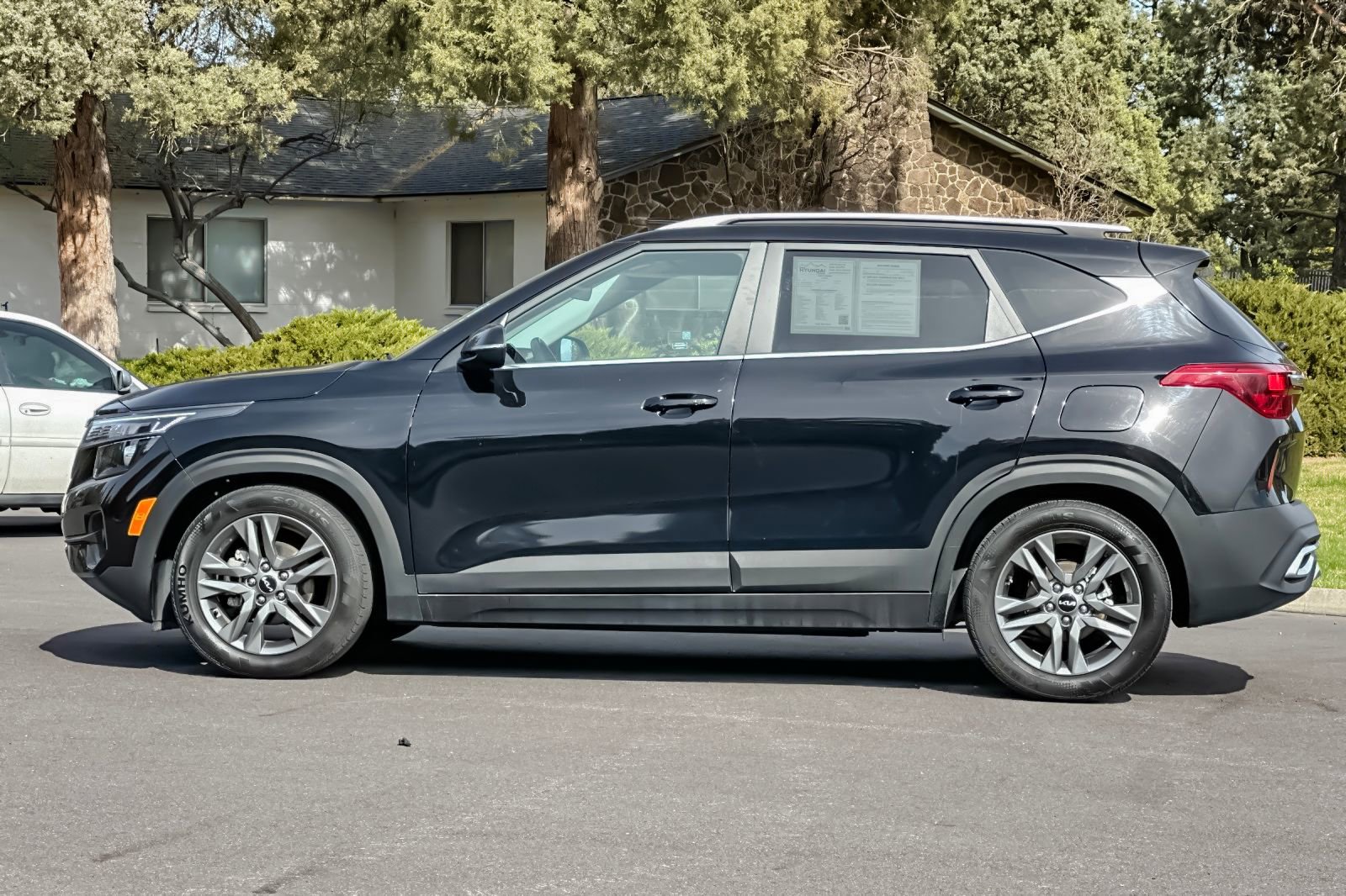 Used 2023 Kia Seltos S w/ Navigation Package image 8