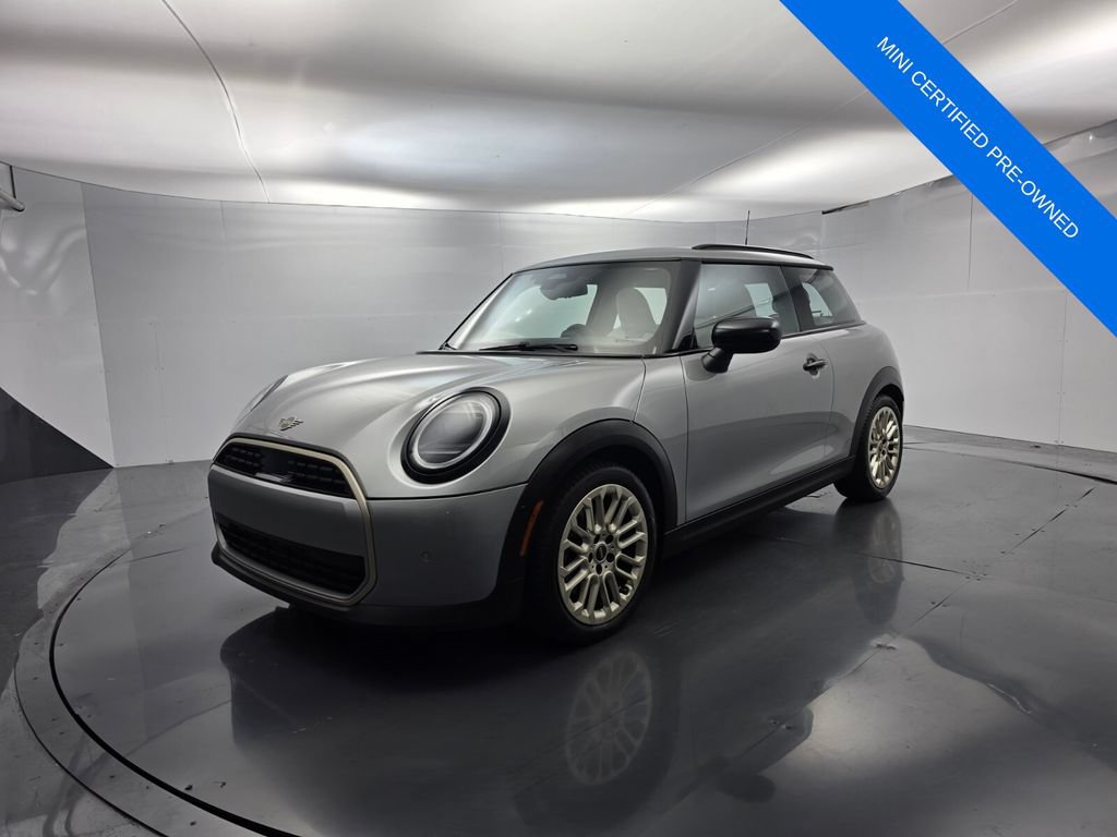 Used 2025 MINI Cooper 2-Door Hardtop FWD image 8