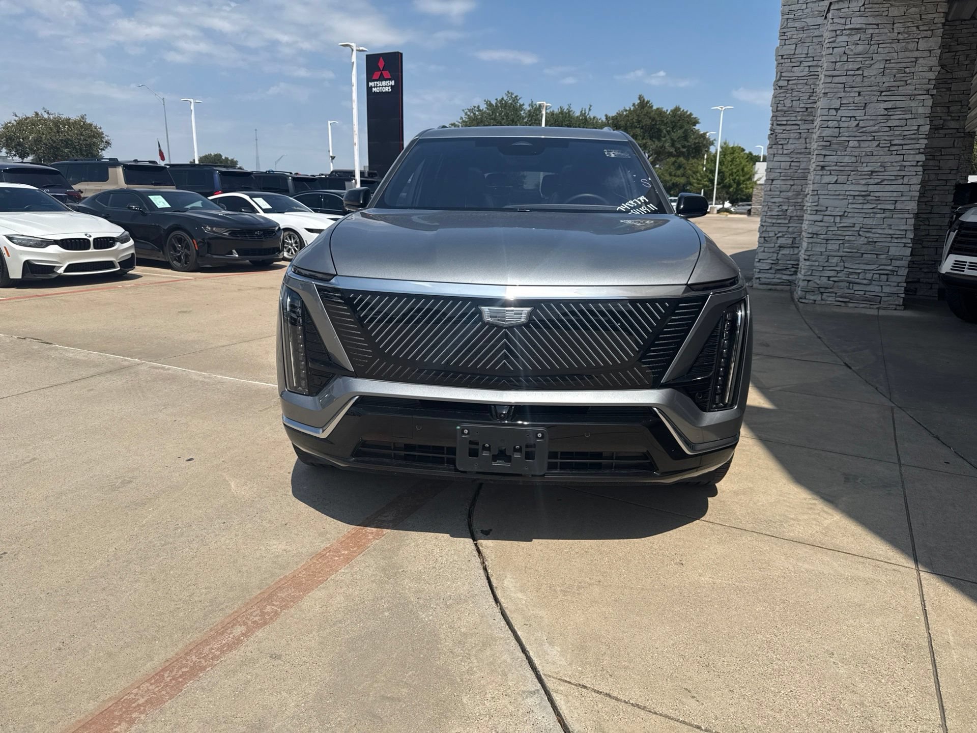 Used 2026 Cadillac Vistiq Luxury AWD/4WD image 2
