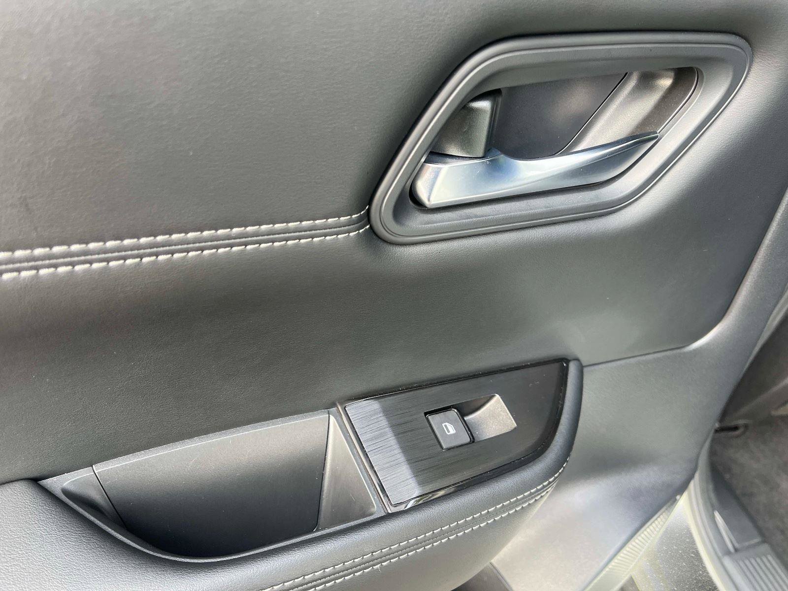 Used 2023 Nissan Rogue SV w/ SV Premium B Package image 12