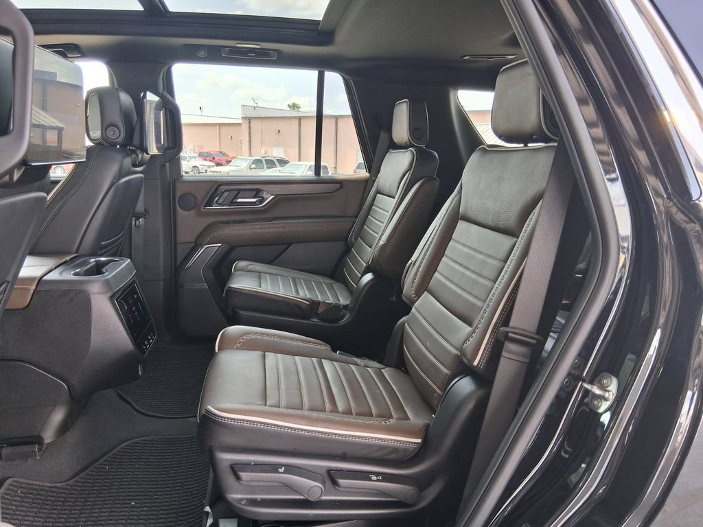 Used 2026 GMC Yukon Denali Ultimate AWD/4WD image 25