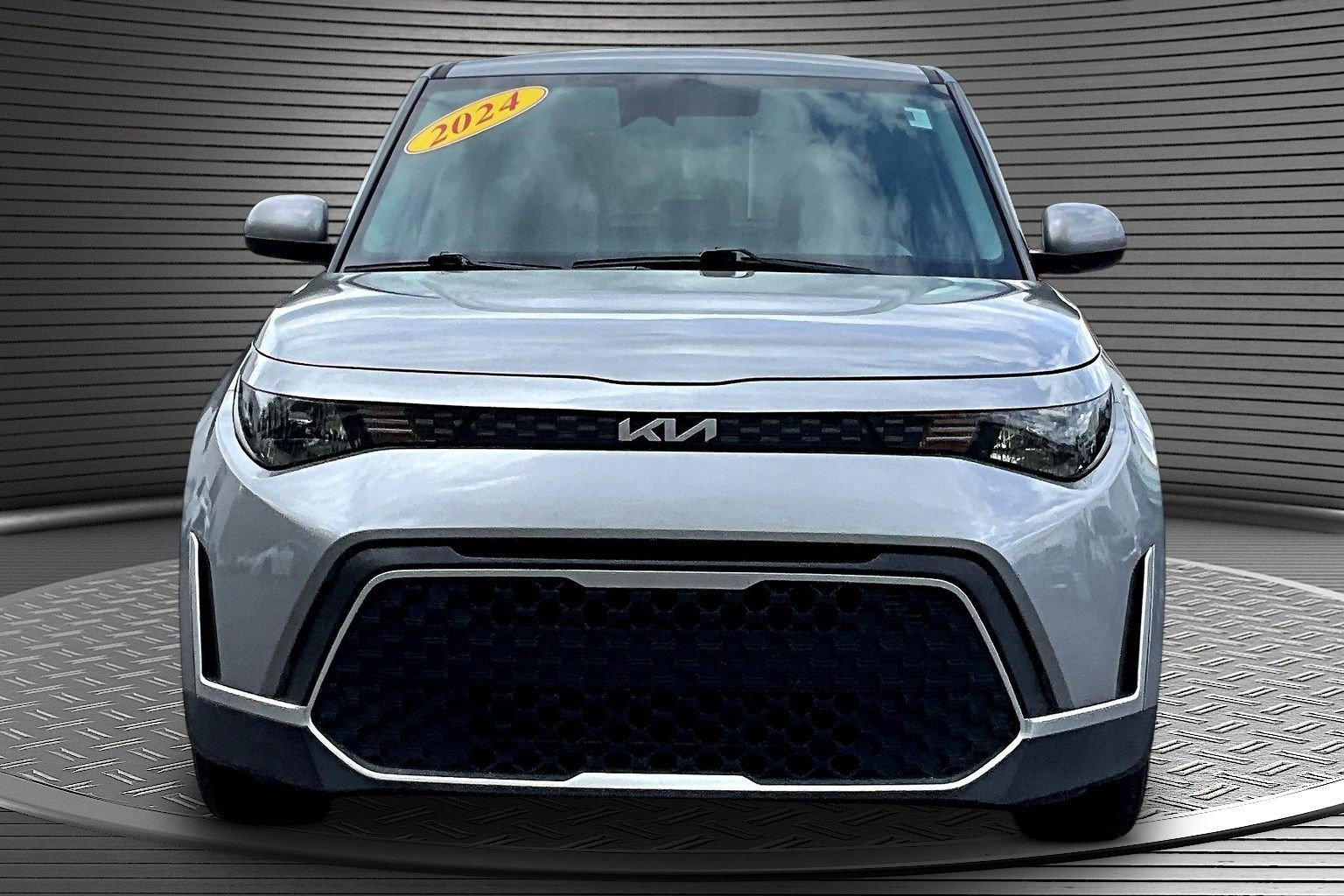 Used 2024 Kia Soul LX w/ Option Group 015 FWD image 2