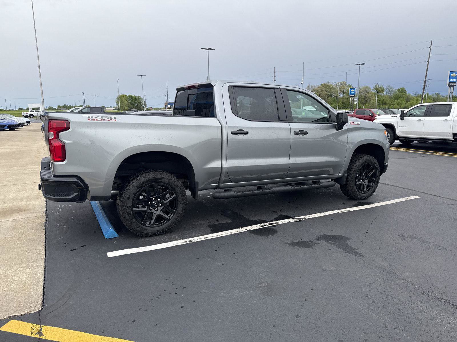 Used 2026 Chevrolet Silverado 1500 LT Trail Boss w/ LT Trail Boss Premium Package AWD/4WD image 2