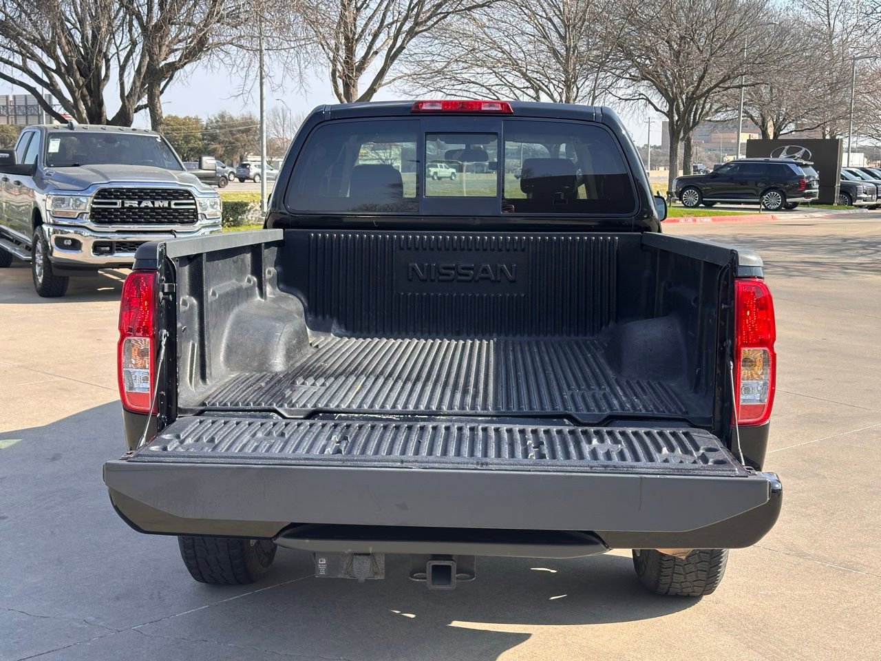 Used 2018 Nissan Frontier Desert Runner image 16