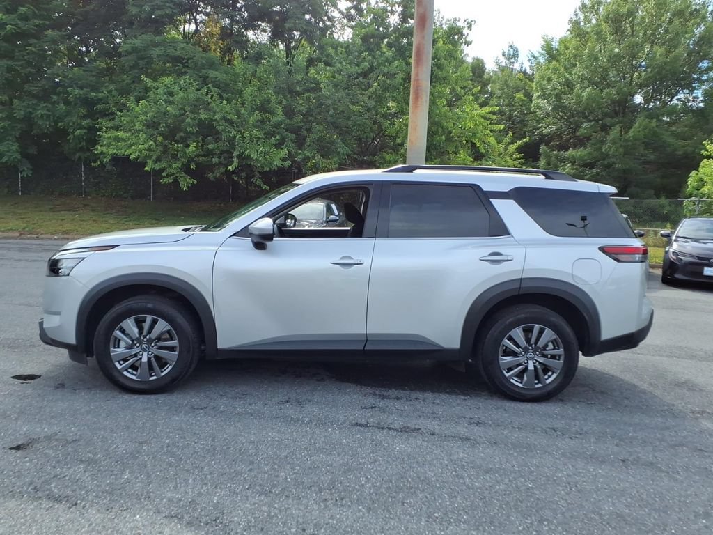 Used 2025 Nissan Pathfinder SV AWD/4WD image 6