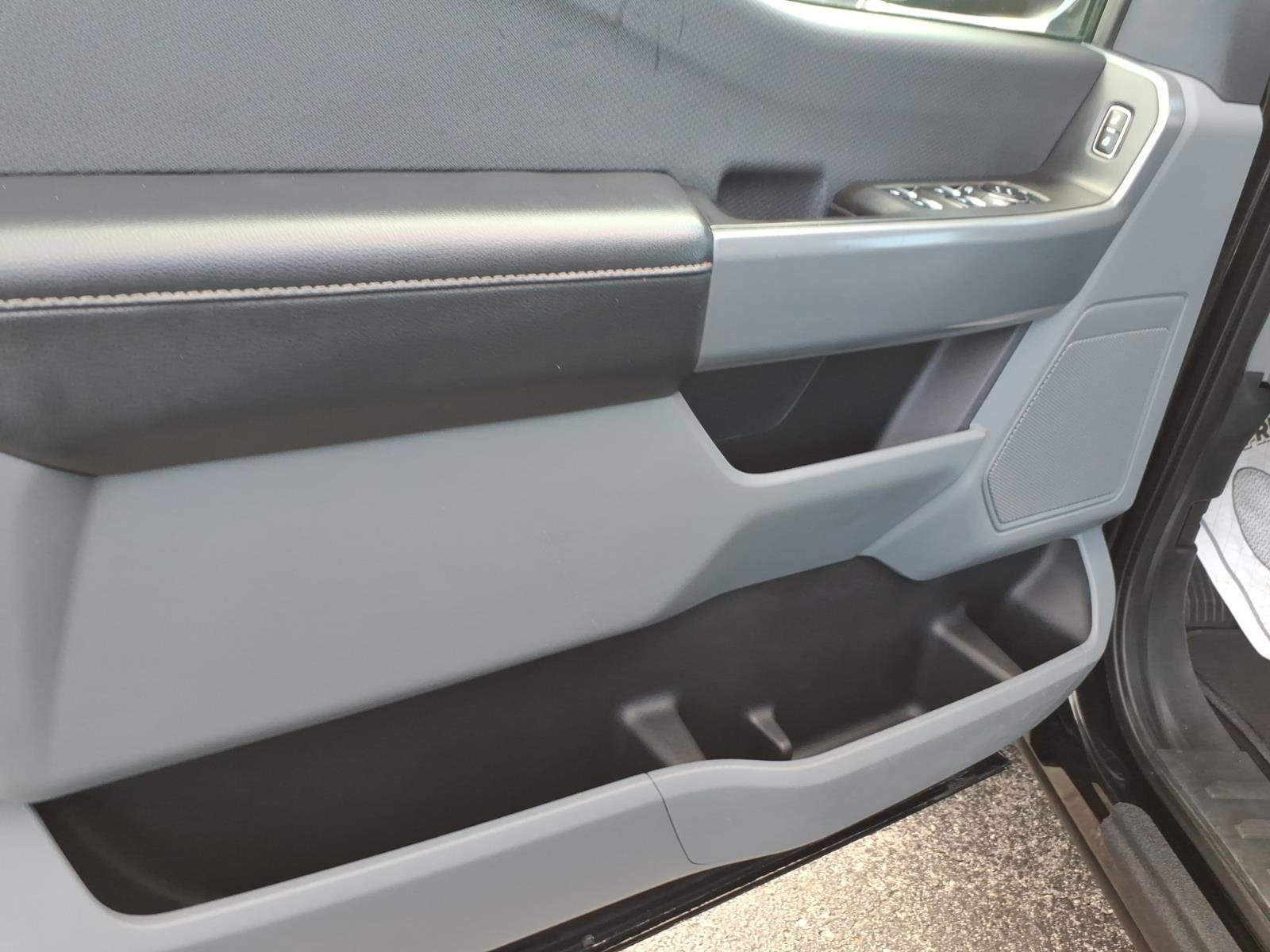 Used 2023 Ford F150 XLT w/ Trailer Tow Package image 9