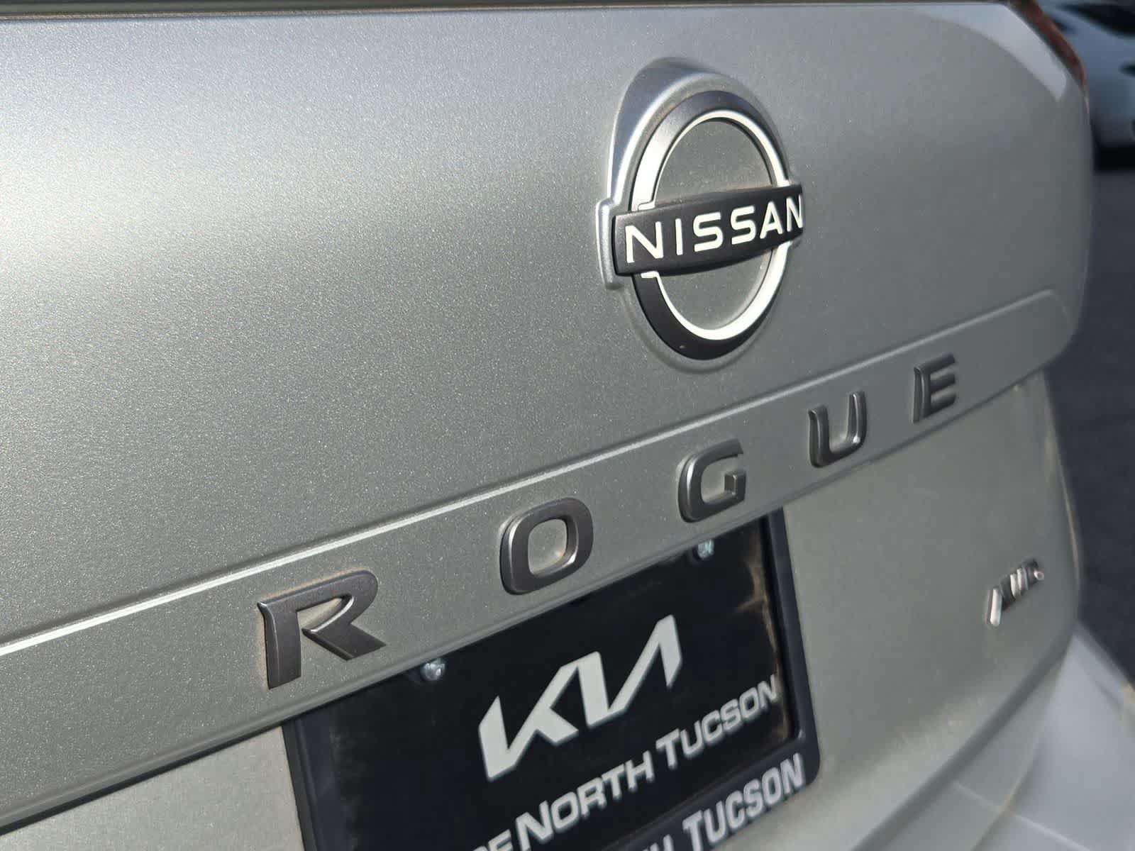 Used 2025 Nissan Rogue SV AWD/4WD image 12