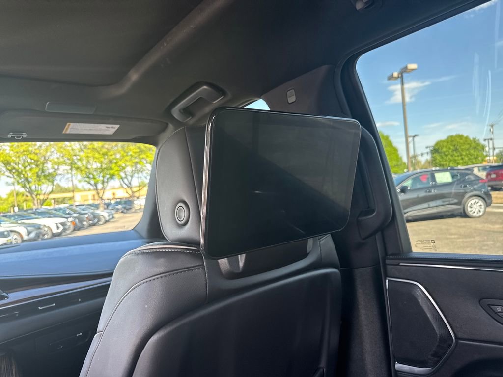Used 2024 Cadillac Escalade Premium Luxury AWD/4WD image 34