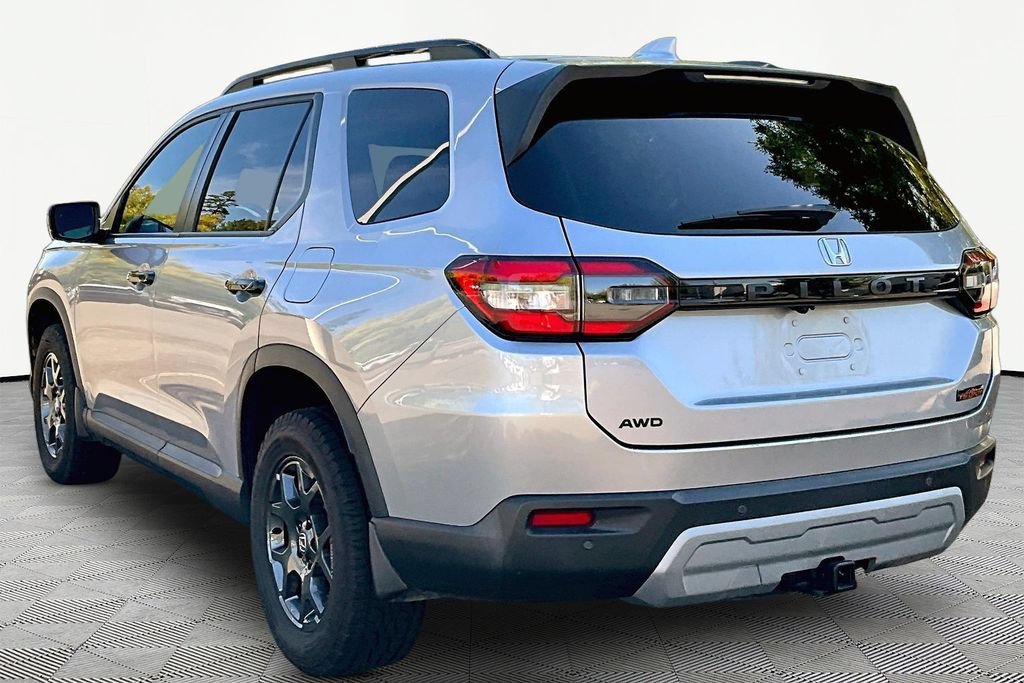 Used 2025 Honda Pilot TrailSport image 5