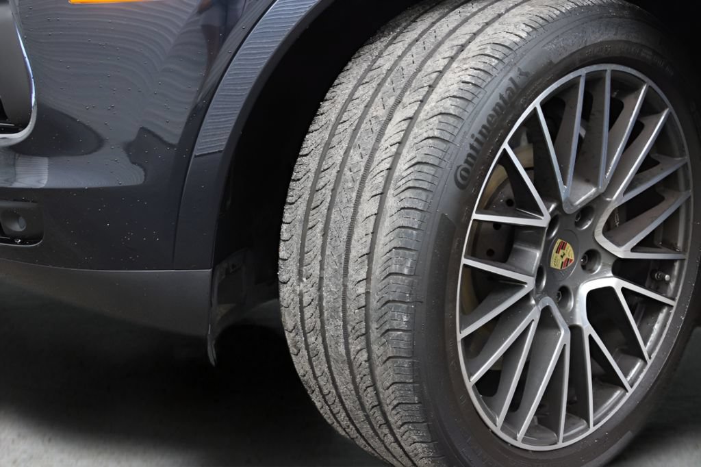 Used 2023 Porsche Cayenne AWD/4WD image 44