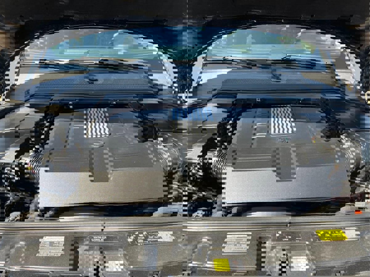 Used 2016 Land Rover LR4 HSE Silver Edition image 9