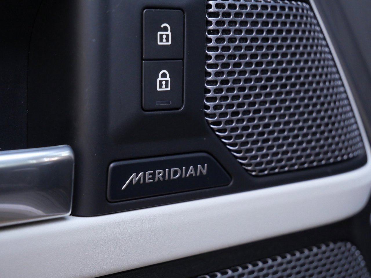 Used 2022 Land Rover Defender 110 S image 17