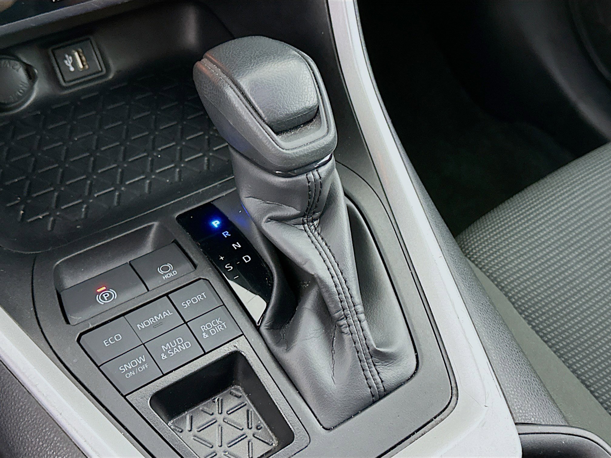 Used 2024 Toyota RAV4 LE image 24