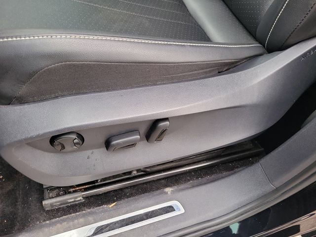 Used 2023 Volkswagen Tiguan SE R-Line image 14