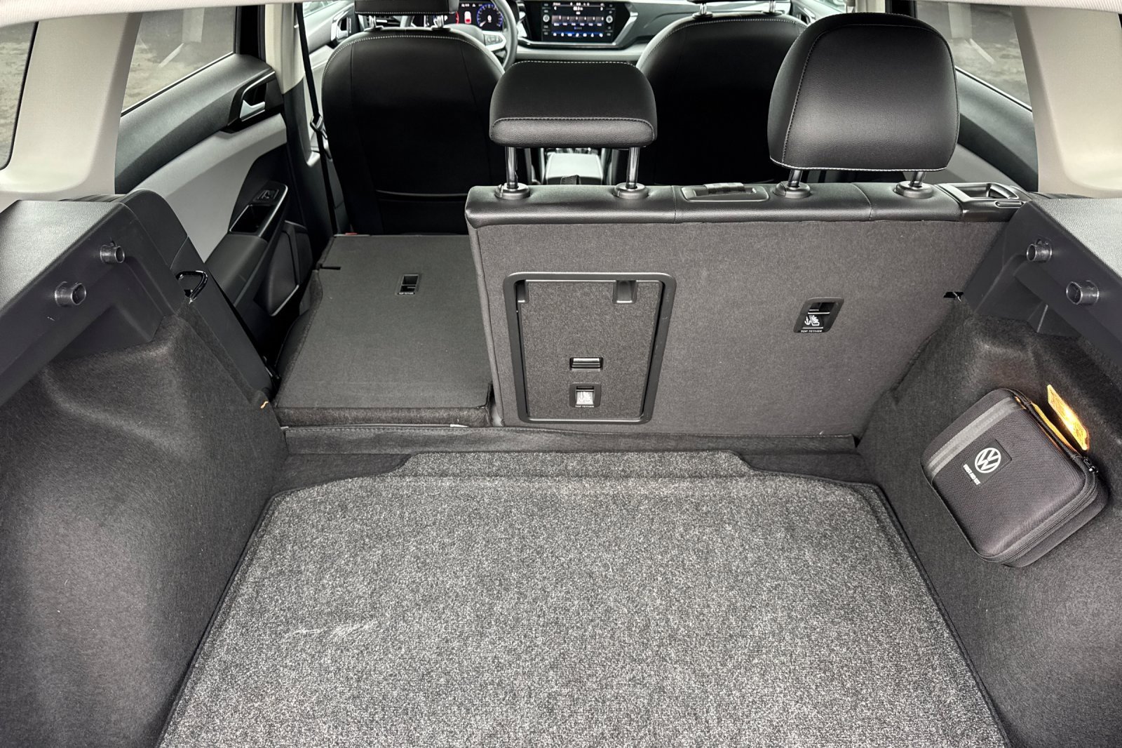 Certified 2022 Volkswagen Taos SEL w/ Panoramic Sunroof Package image 16