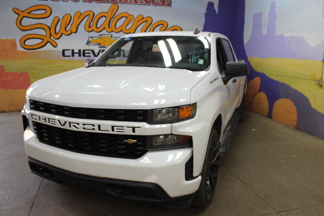 Used 2019 Chevrolet Silverado 1500 Custom w/ Custom Value Package AWD/4WD image 2