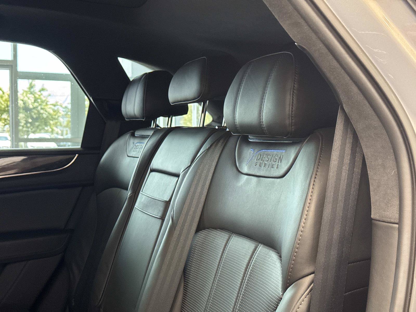 Used 2020 Bentley Bentayga Design Series AWD/4WD image 8