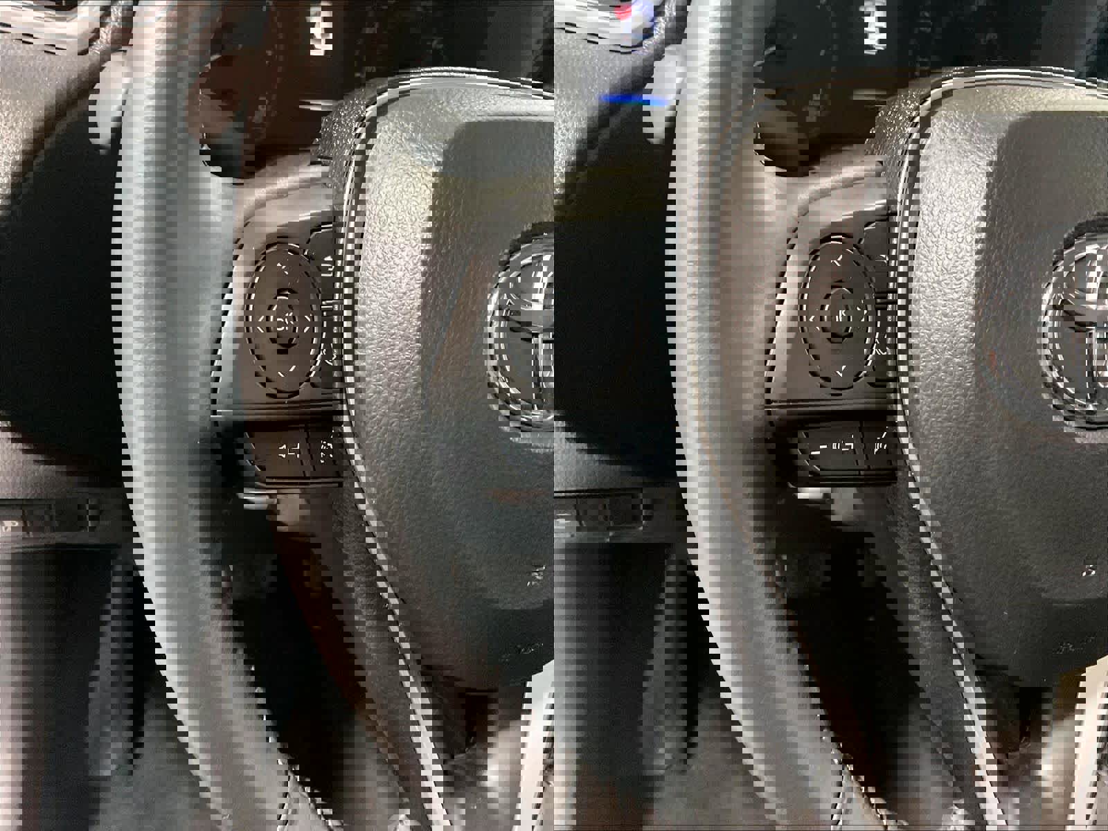 Used 2024 Toyota Corolla Cross LE image 23