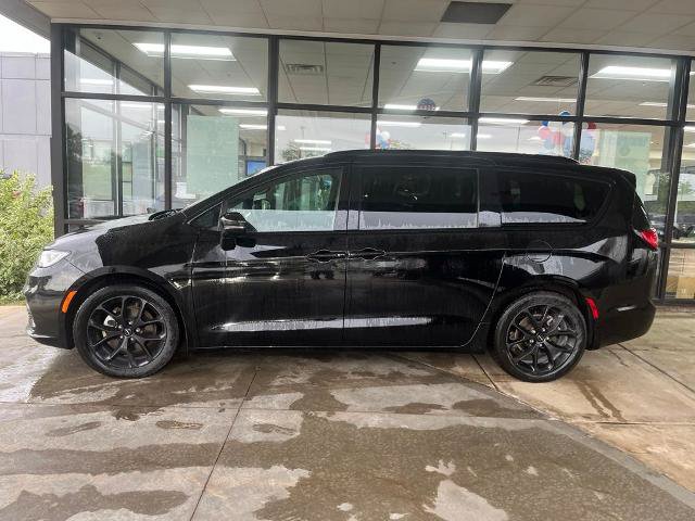 Used 2025 Chrysler Pacifica Limited FWD image 3