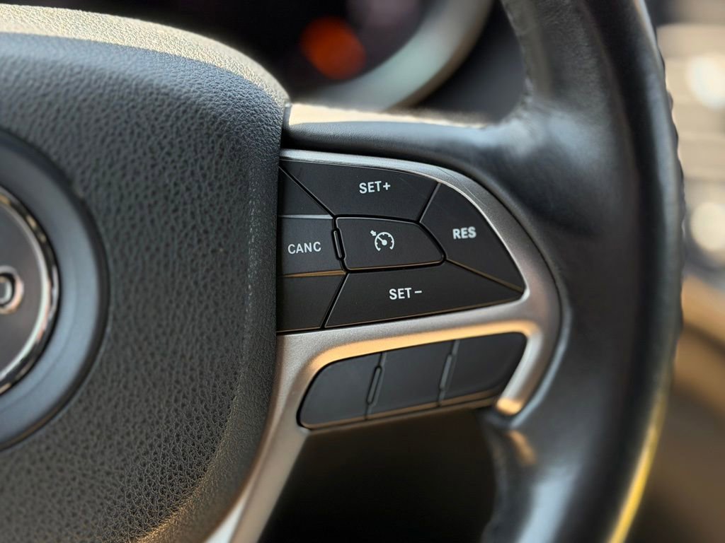 Used 2018 Jeep Grand Cherokee Laredo image 8