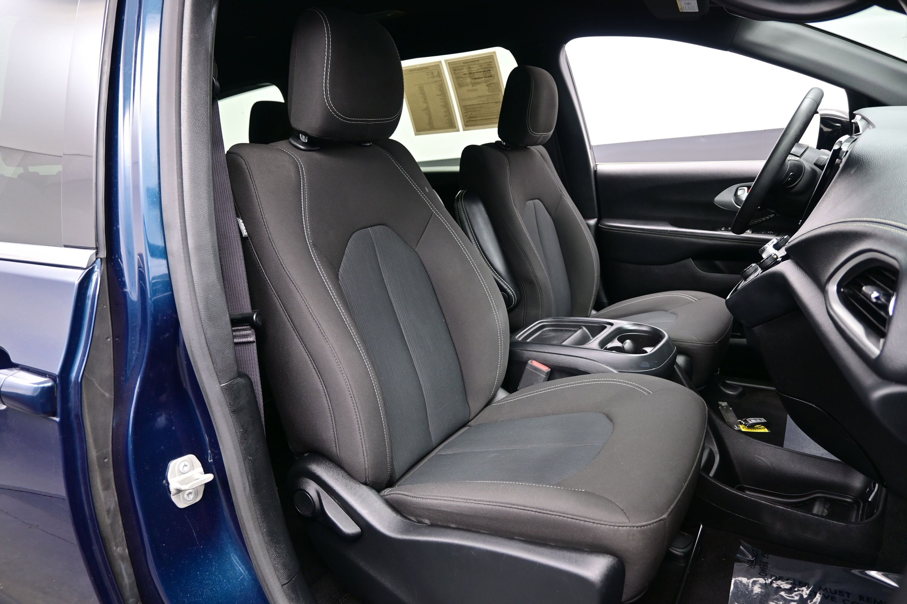 Used 2024 Chrysler Pacifica Touring FWD image 14