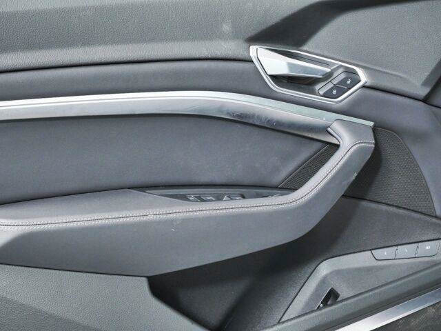 Used 2023 Audi e-tron Premium Plus w/ Premium Plus Package AWD/4WD image 7
