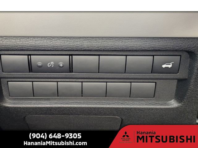 Used 2025 Mitsubishi Outlander SE image 25