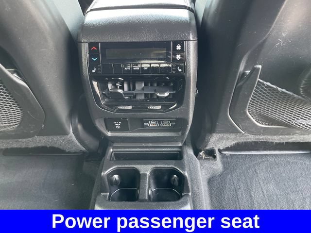 Used 2023 Jeep Grand Cherokee L Limited w/ Black Appearance Package AWD/4WD image 33