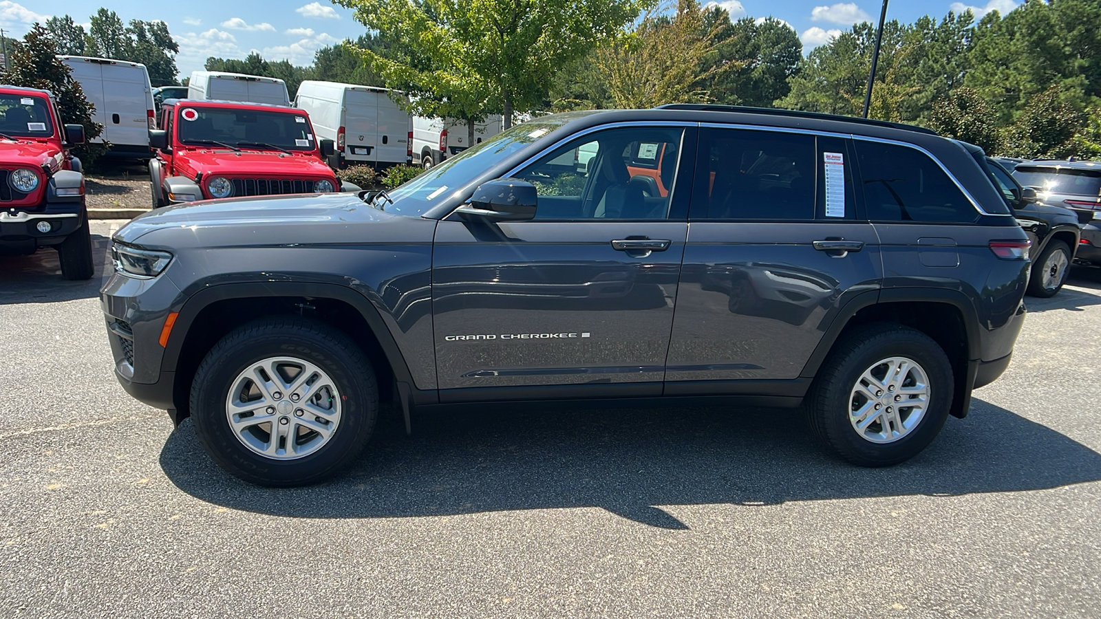 New 2025 Jeep Grand Cherokee Laredo w/ MOPAR Finishing Package image 11