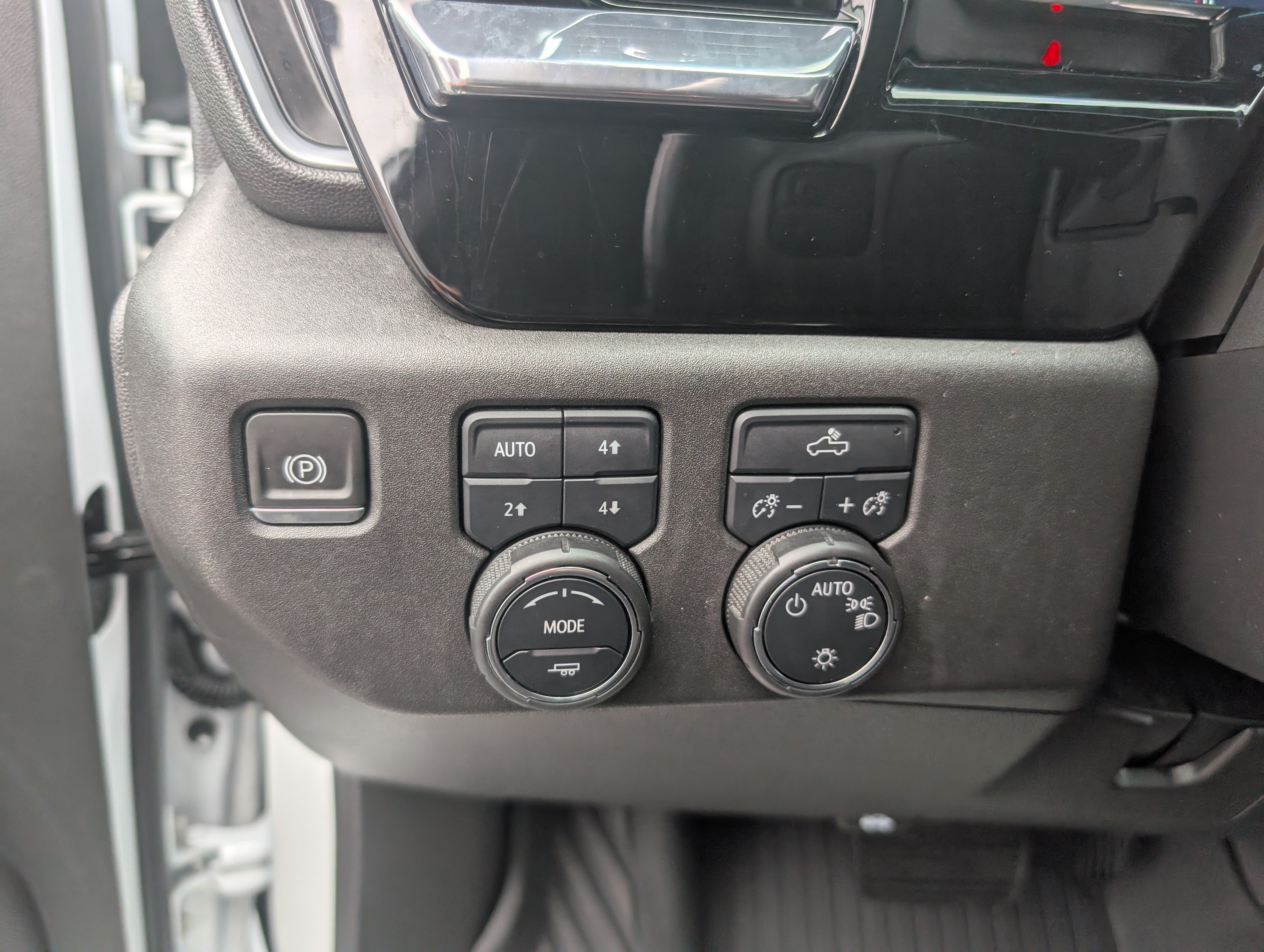 Used 2022 Chevrolet Silverado 1500 LT AWD/4WD image 16