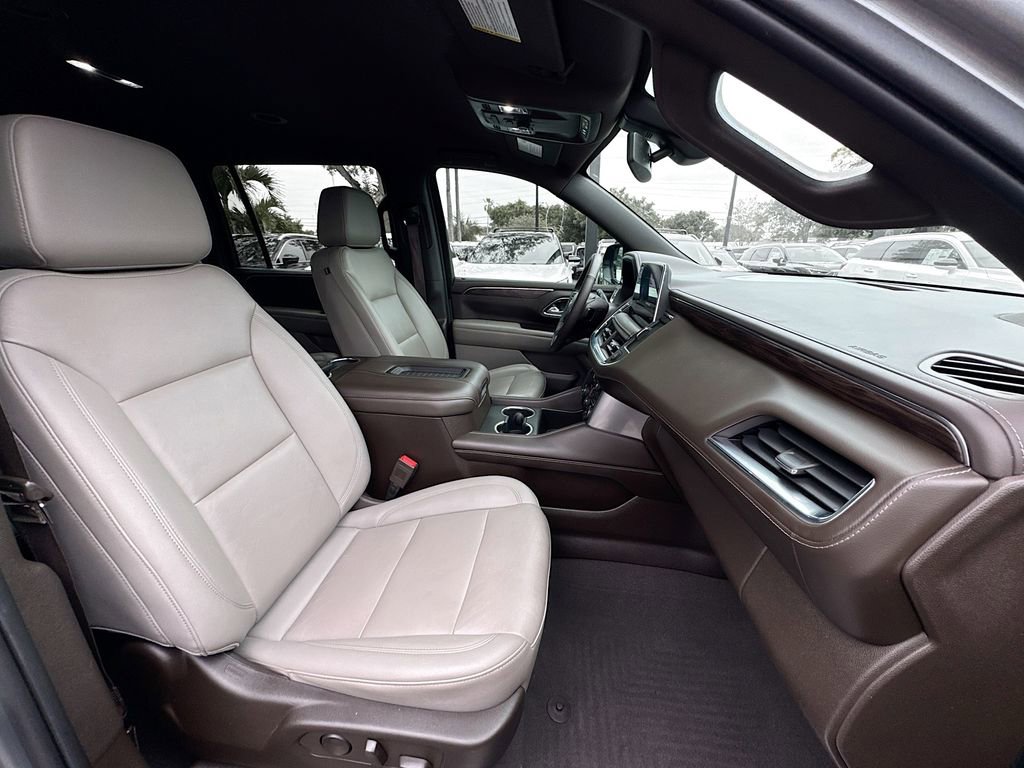 Used 2022 Chevrolet Suburban LT w/ Luxury Package image 30