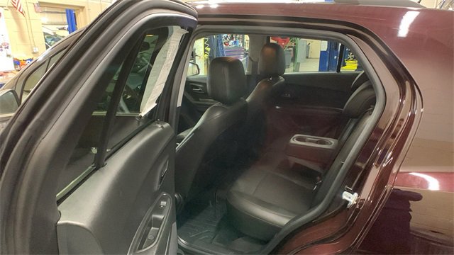 Used 2020 Chevrolet Trax LT w/ LT Convenience Package image 16